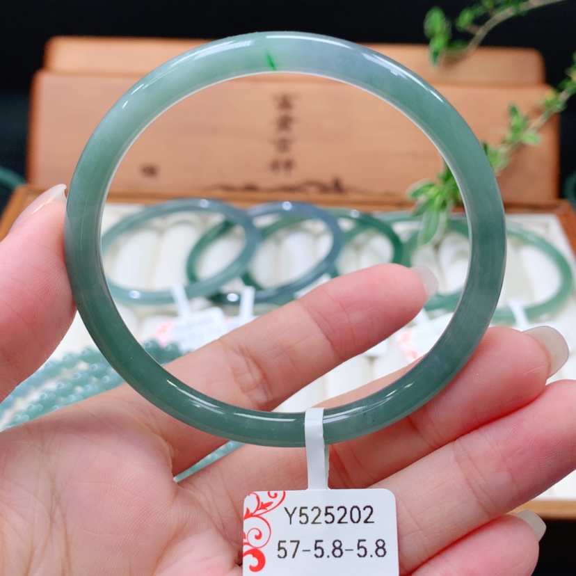 【闪购商品】翡翠手镯未镶嵌天然