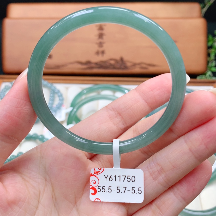 【闪购商品】翡翠手镯未镶嵌天然