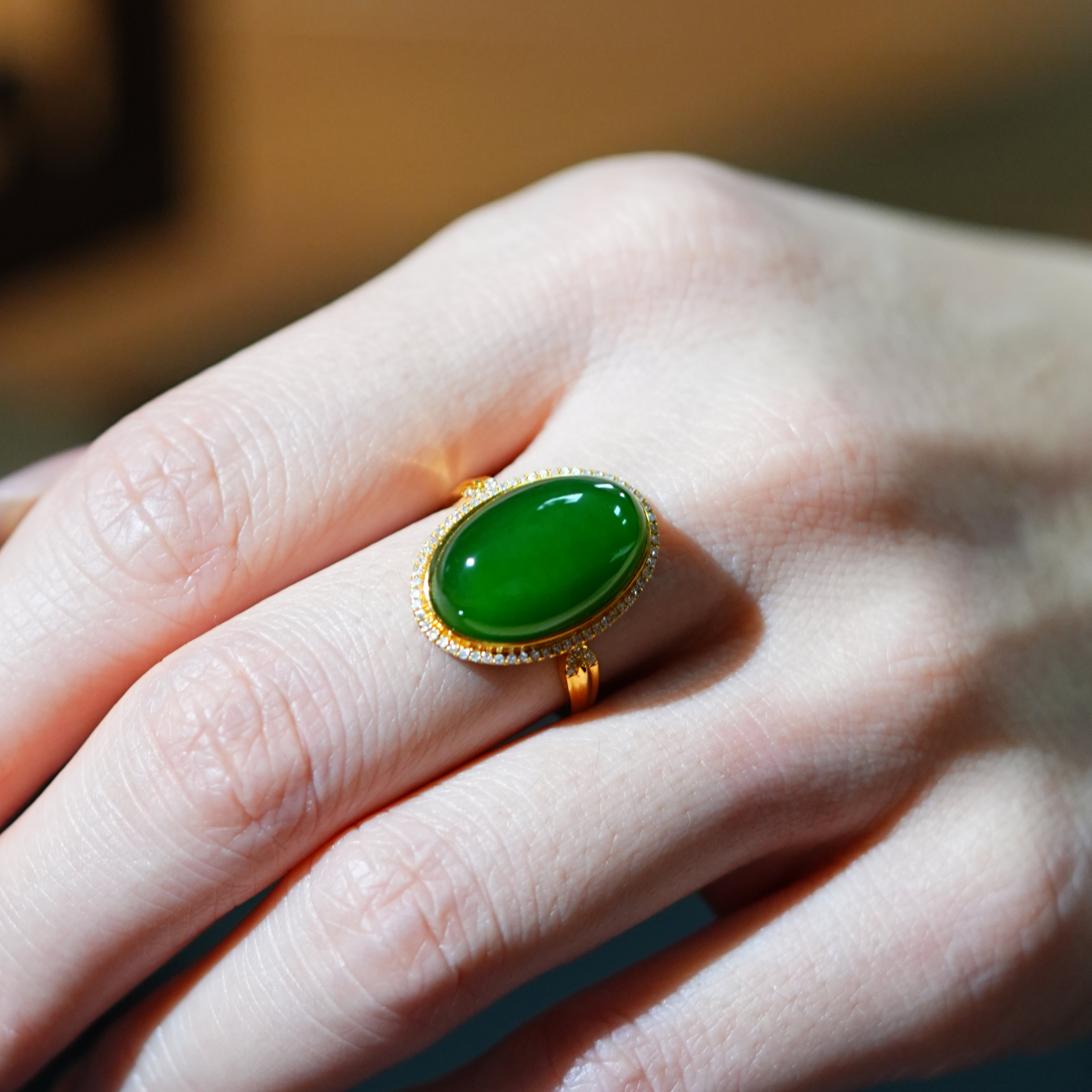 【大表姐珠宝】天然和田玉碧玉辣阳绿蛋面戒指18k金镶嵌女款