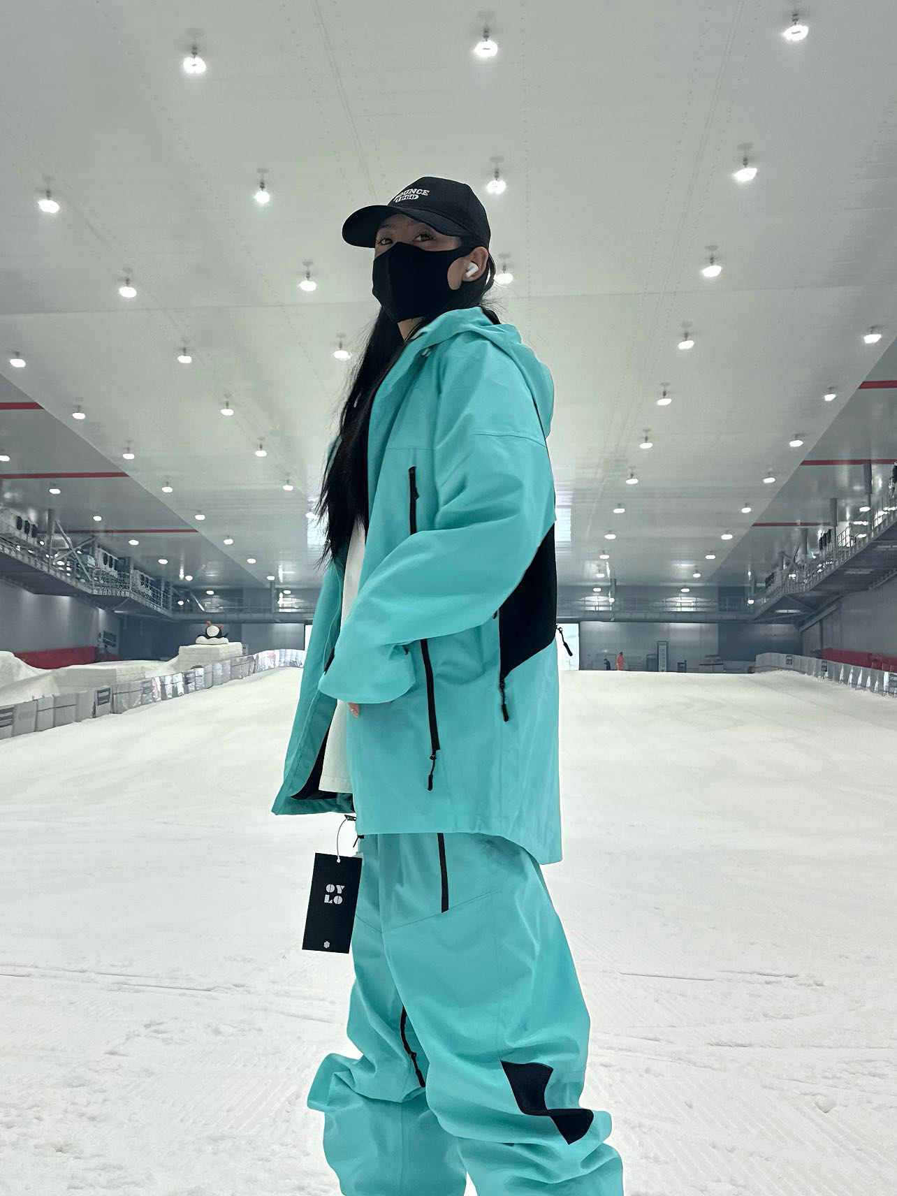 OYLO新款3L全压胶雪服套装防风透气百搭耐磨男女同款拼接风格