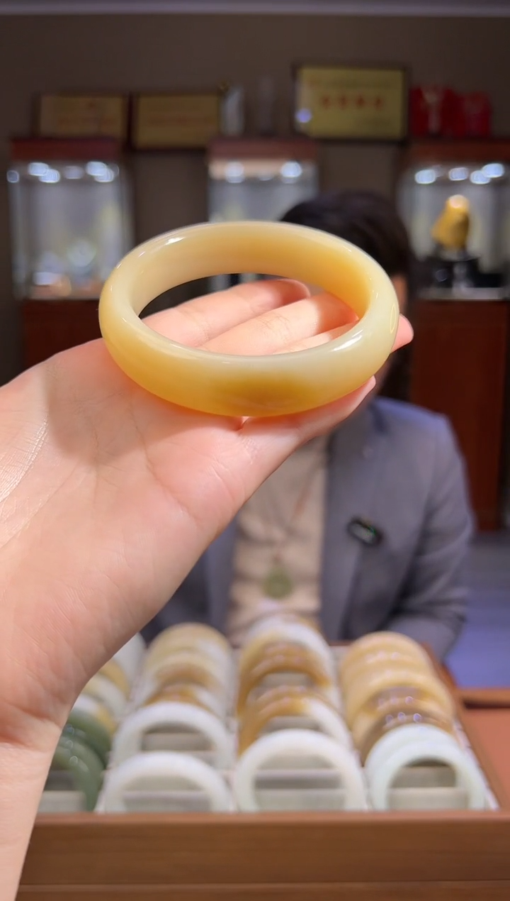 【闪购商品】和田玉颈饰未镶嵌全糖镯