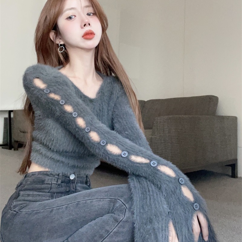 外穿时尚辣妹软糯设计感纽扣破洞针织毛衣女春装纯欲性感打底上衣
