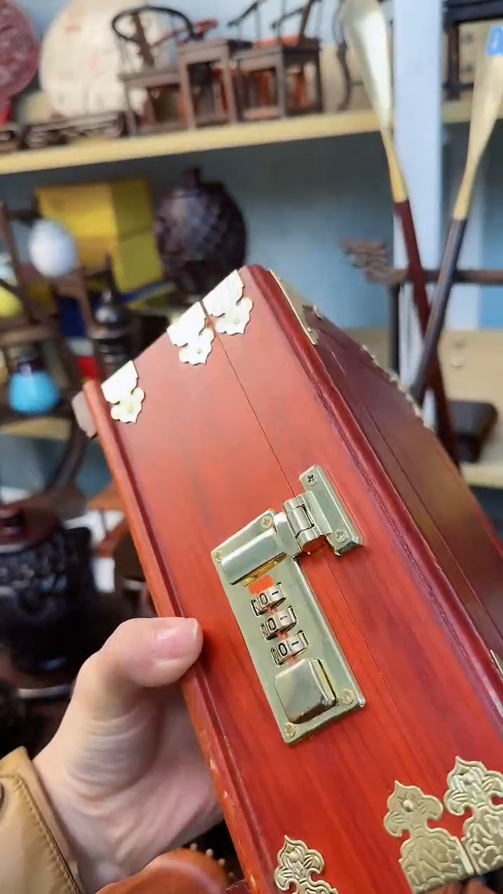 【闪购商品】红贵宝木雕首饰盒微瑕