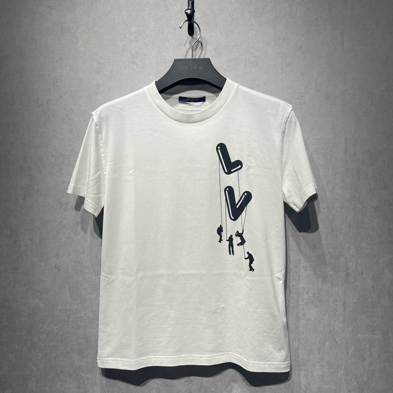 99新 LV LV 路易威登白色伞兵短袖/M码/99新/毒6979/DY212298