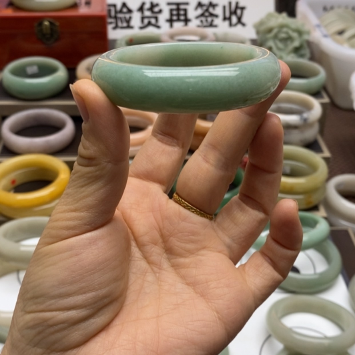 【闪购商品】石英质玉手镯未镶嵌ʚ***ɞ52