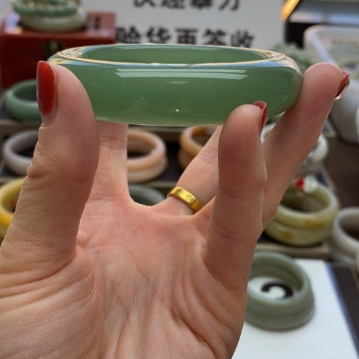 【闪购商品】石英质玉手镯未镶嵌A****情60
