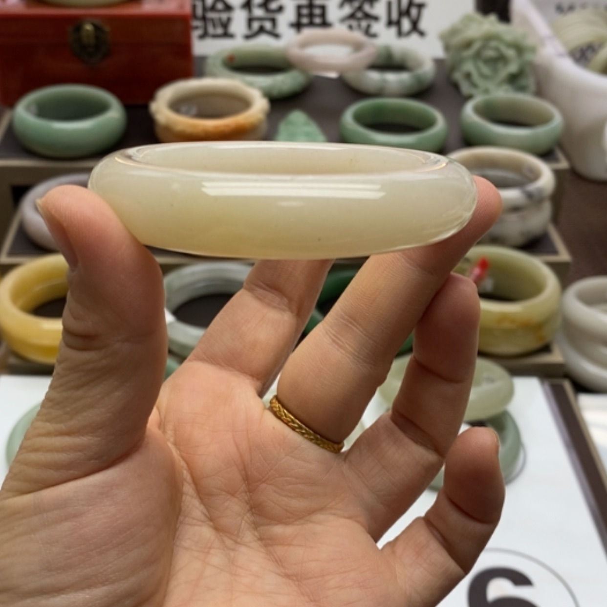 【闪购商品】石英质玉手镯未镶嵌米**麻56