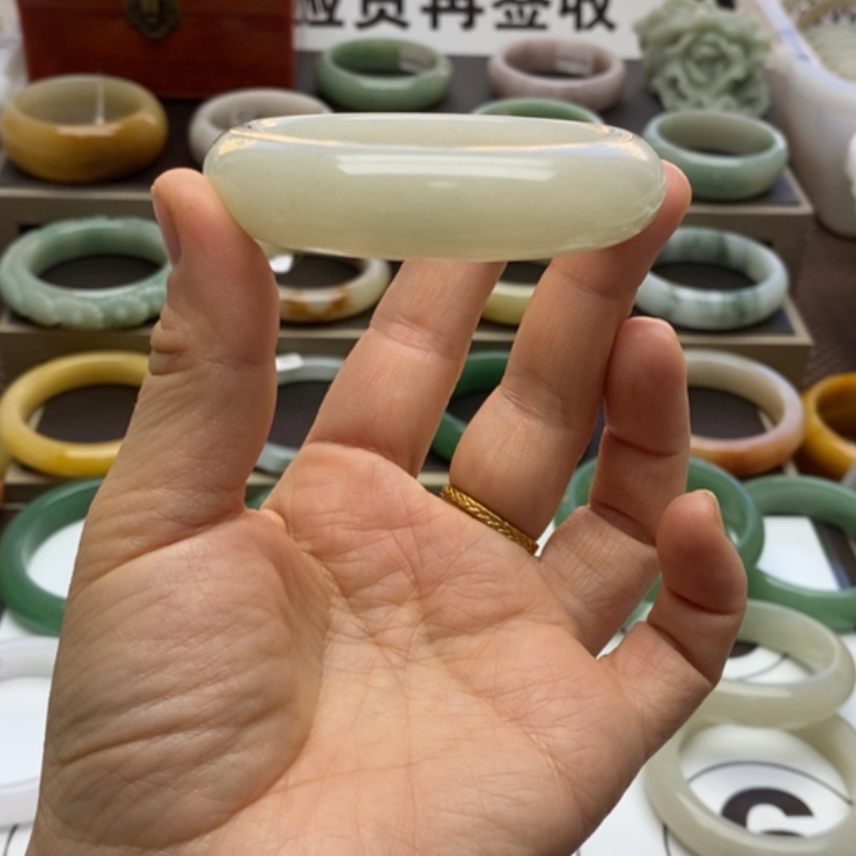 【闪购商品】石英质玉手镯未镶嵌余****。53