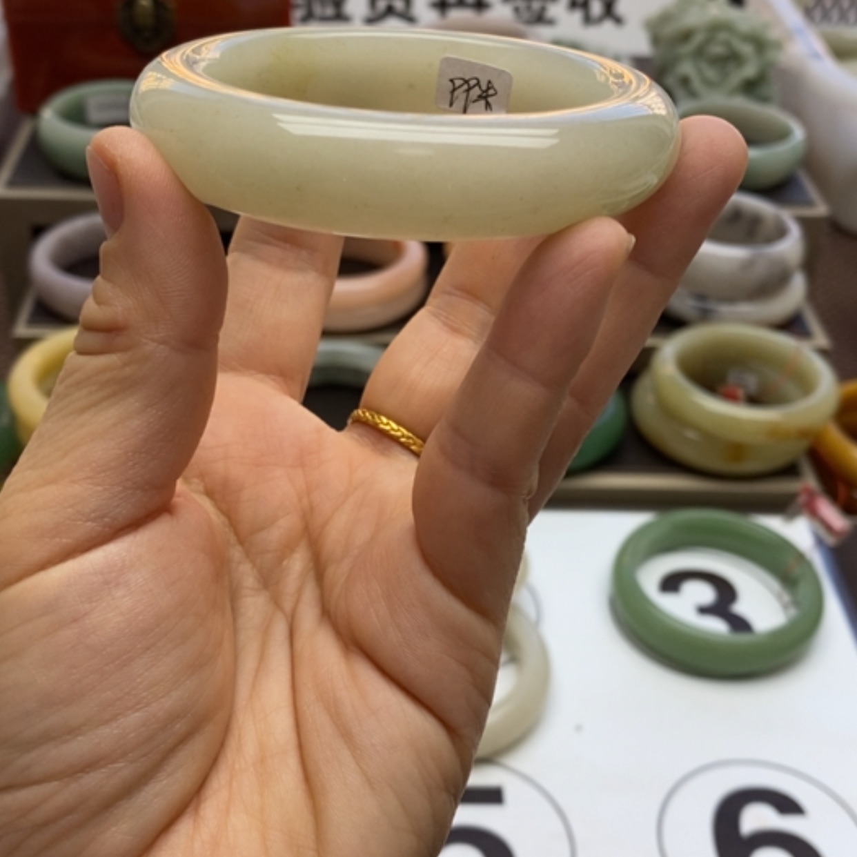 【闪购商品】石英质玉手镯未镶嵌性***肠56.5