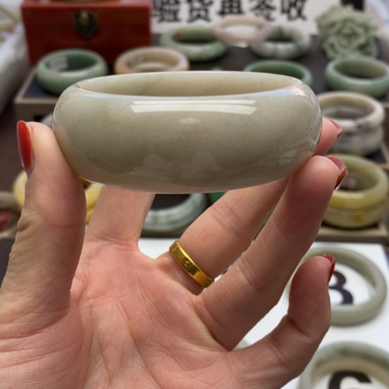 【闪购商品】石英质玉手镯未镶嵌小***?57