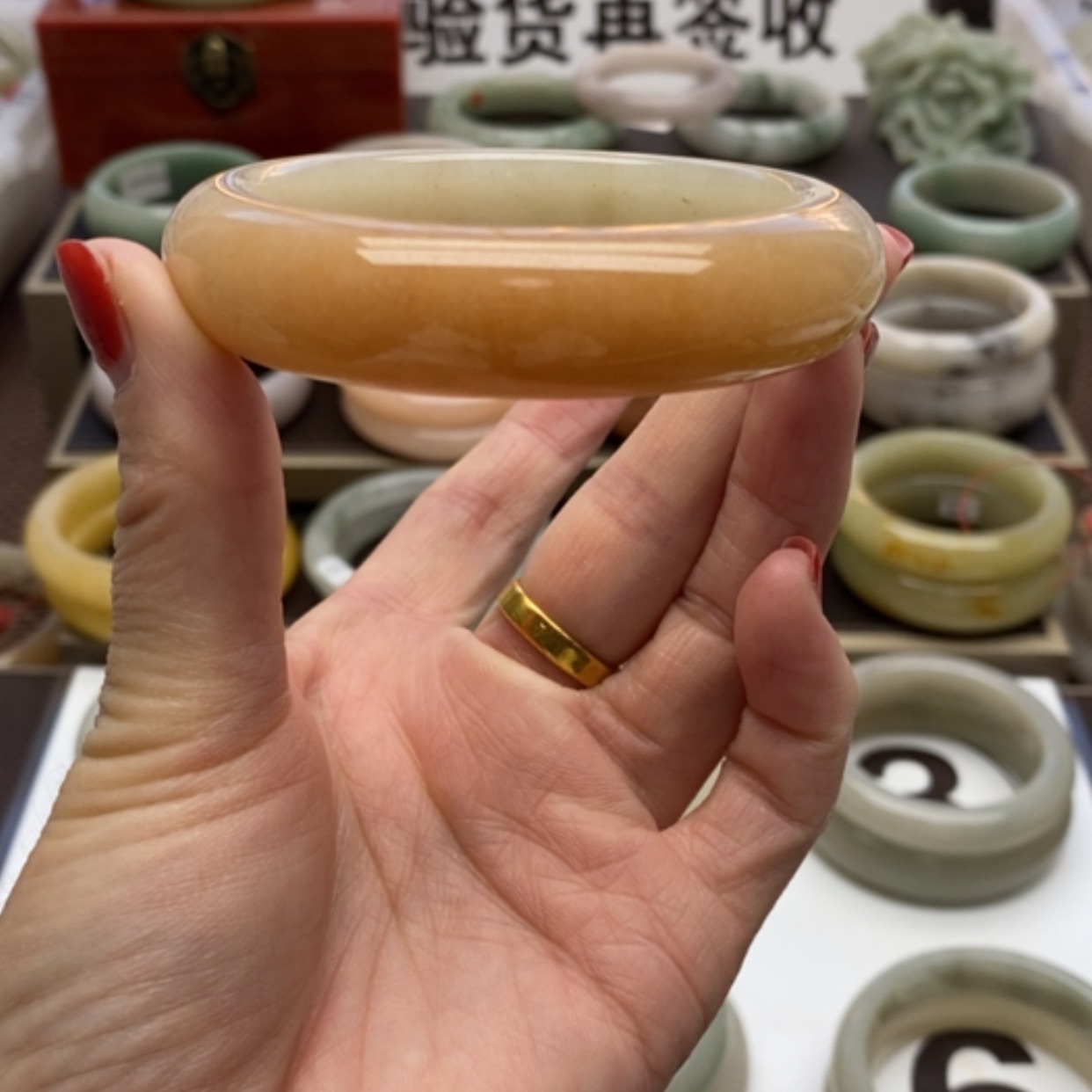【闪购商品】石英质玉手镯未镶嵌?**?56