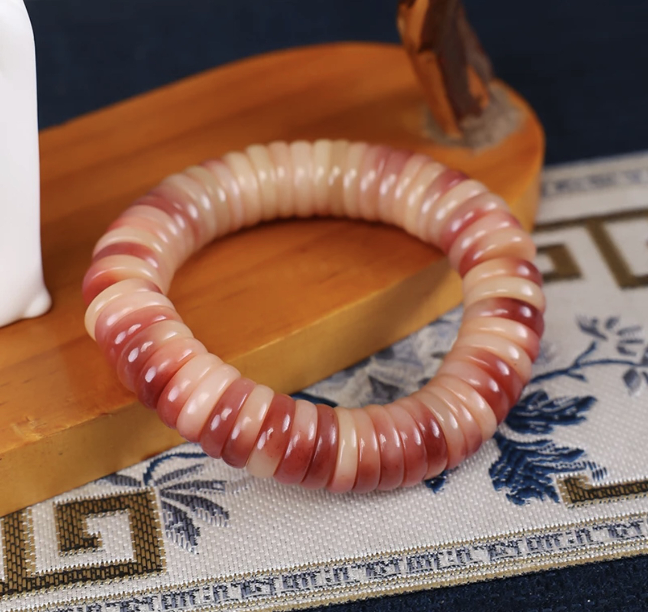 非金属皮质手链 粉驼大肠手串手持女款时尚女士单圈素圈气质     