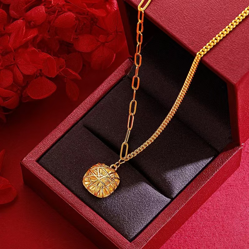 钛钢项链 镂空花丝方糖项链时尚百搭复古小众