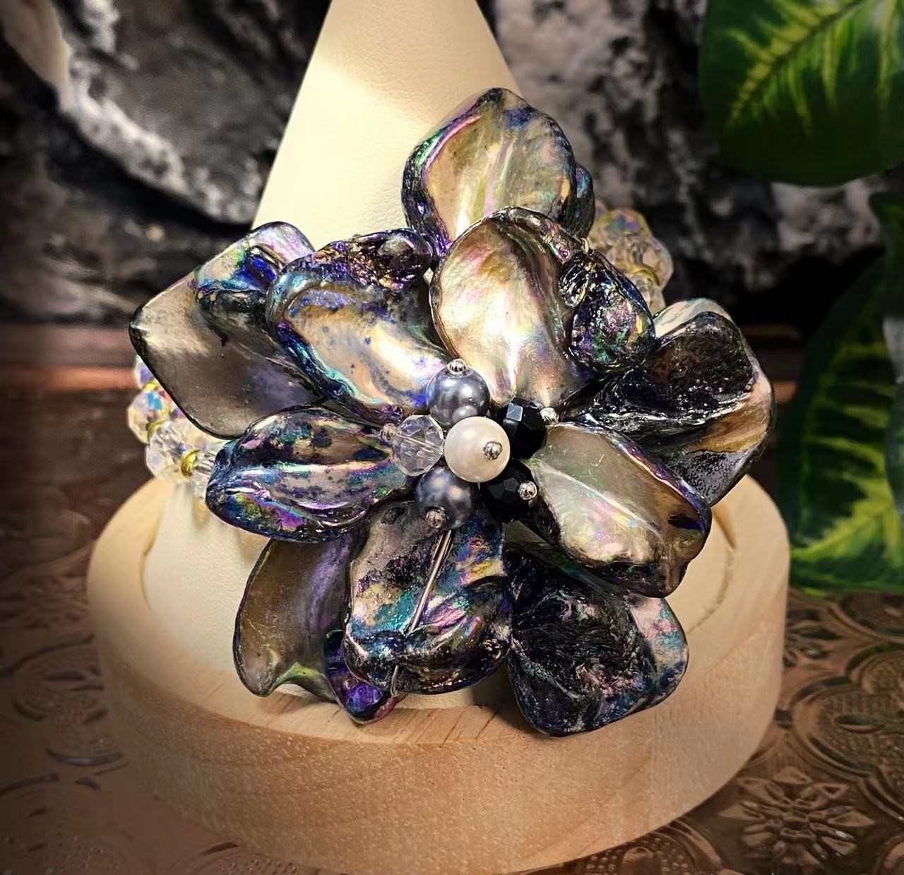 铜合金贝壳手链 复古手工设计师轻奢时尚百搭兰黑花手镯20140