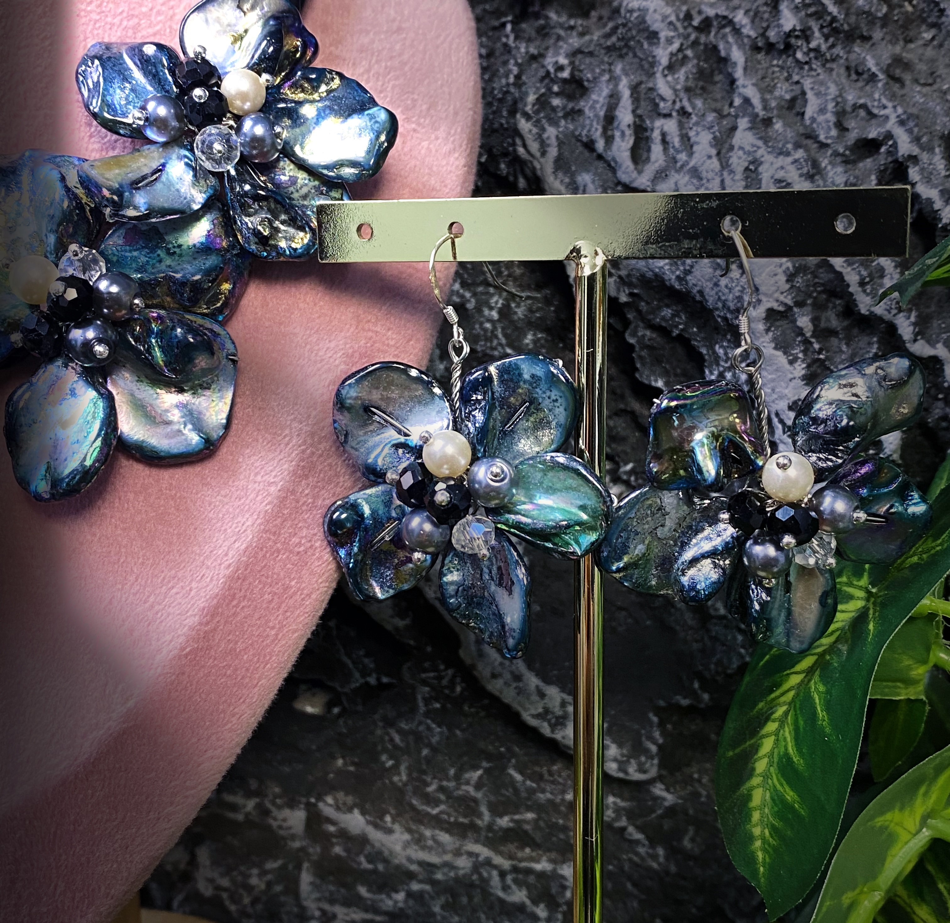 铜合金贝壳耳饰 80701手工意大利手工编织深海藏蓝花瓣耳饰