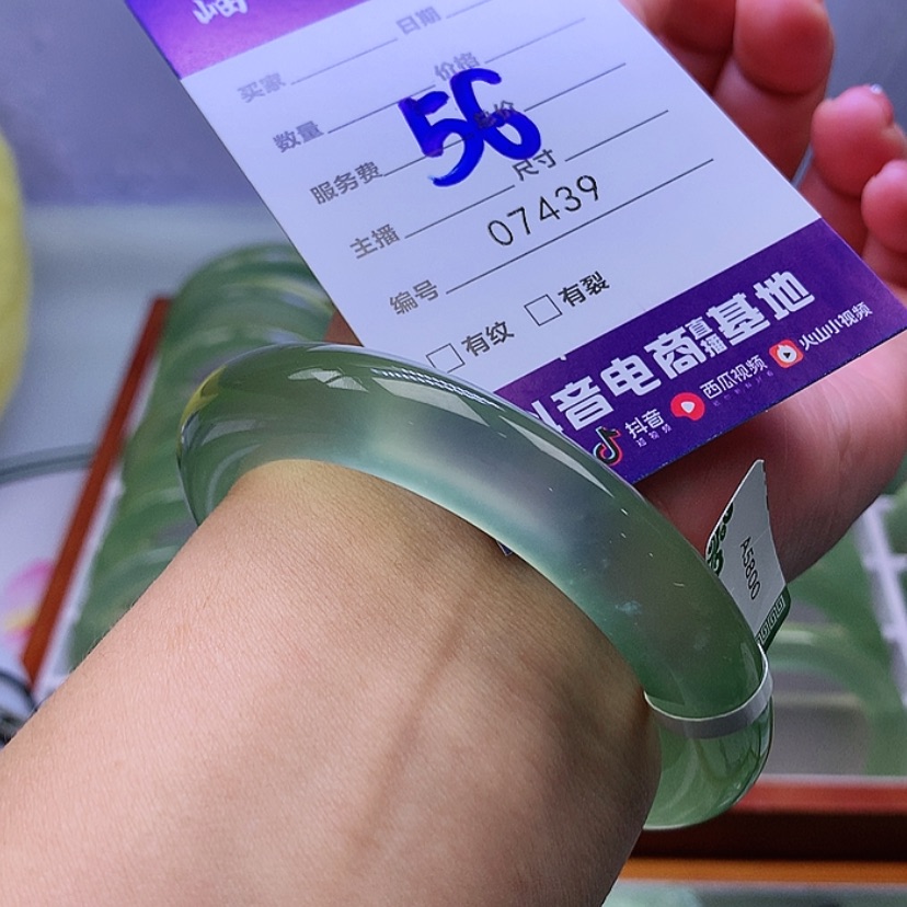 【闪购商品】蛇纹石玉镯子56口径未镶嵌每****情