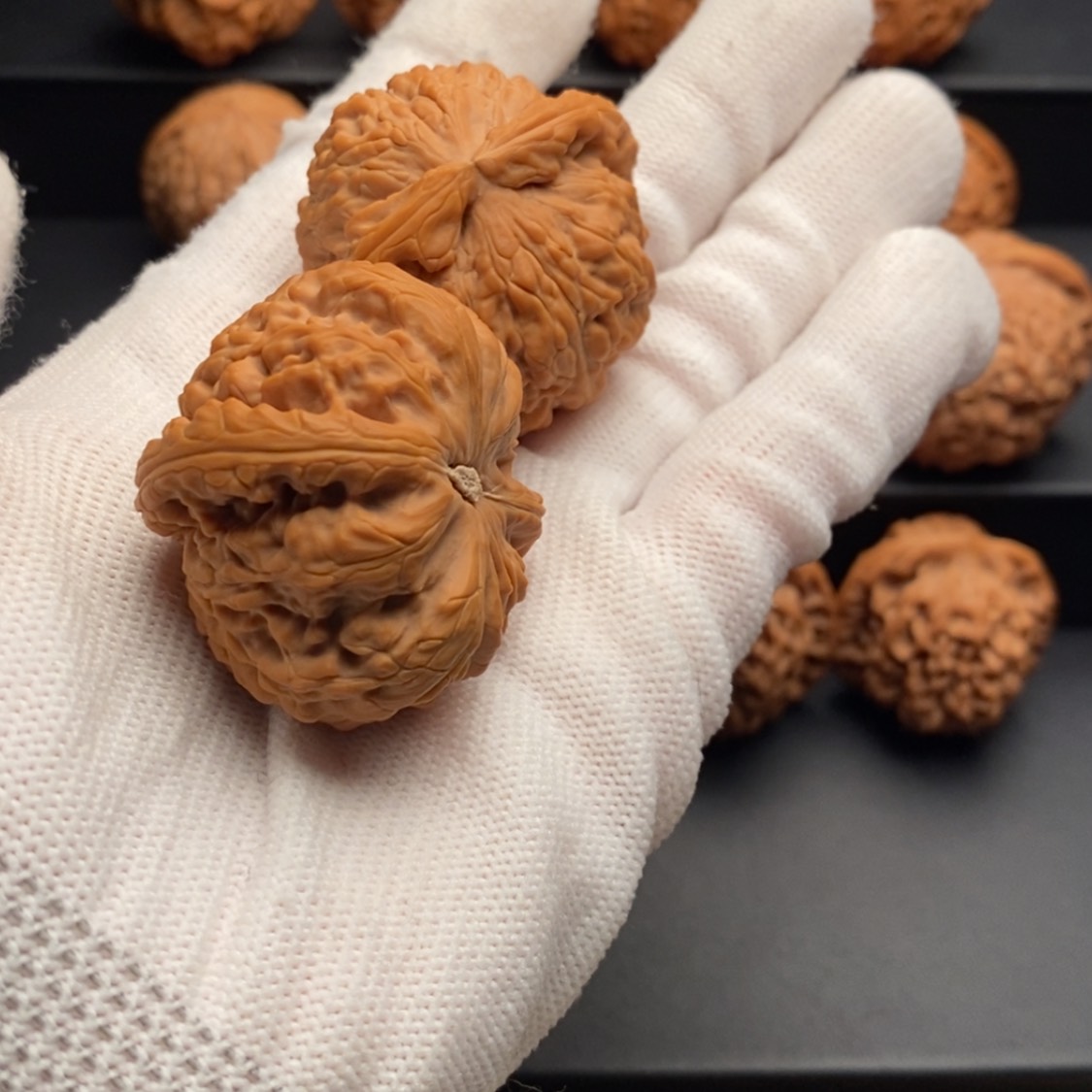 【闪购商品】文玩核桃把件?****'40.5闷白