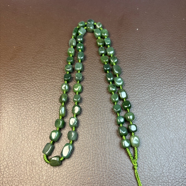 和田玉俄料碧玉手工编织翠绿菠菜绿卡6随形项链有黑点挂链微色差