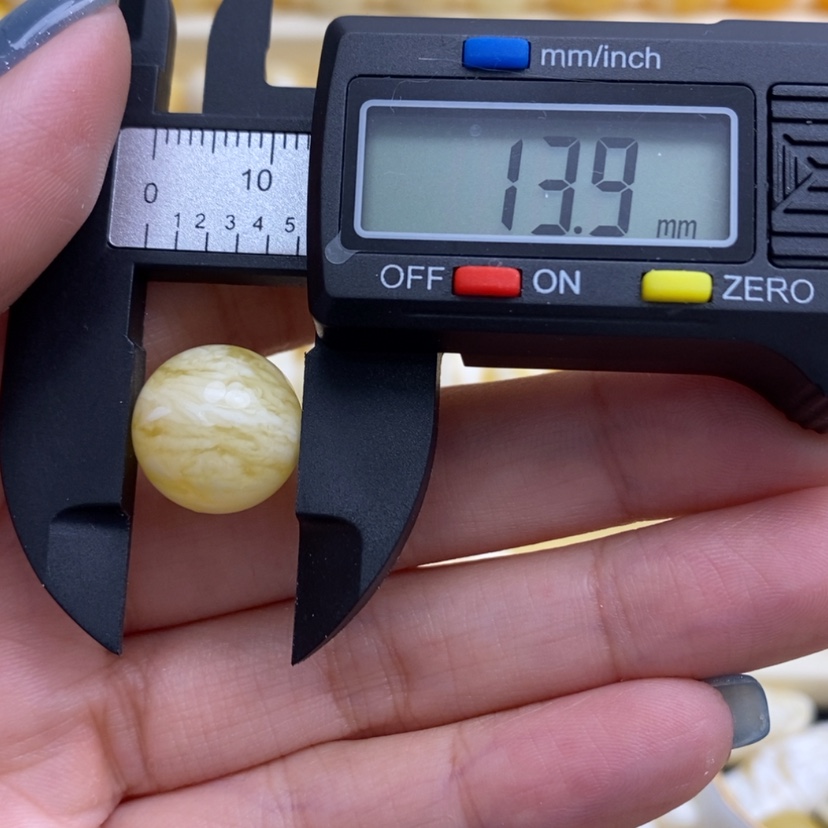 【闪购商品】琥珀颈饰未镶嵌