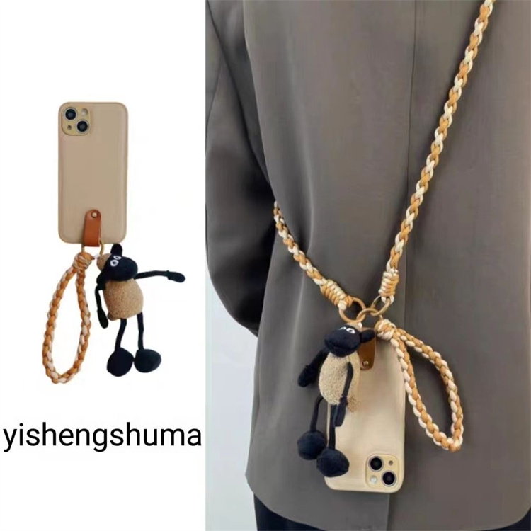 毛绒小羊公仔挂适用苹果17promax手机壳16pro斜跨15promax新款14