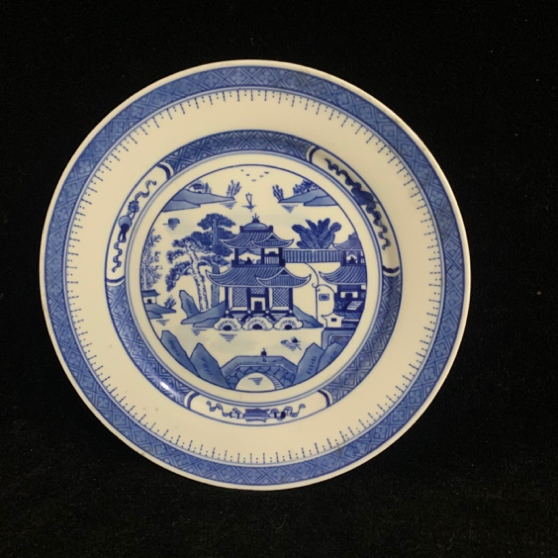 景德镇市人民瓷厂生产的釉把子9寸平盘