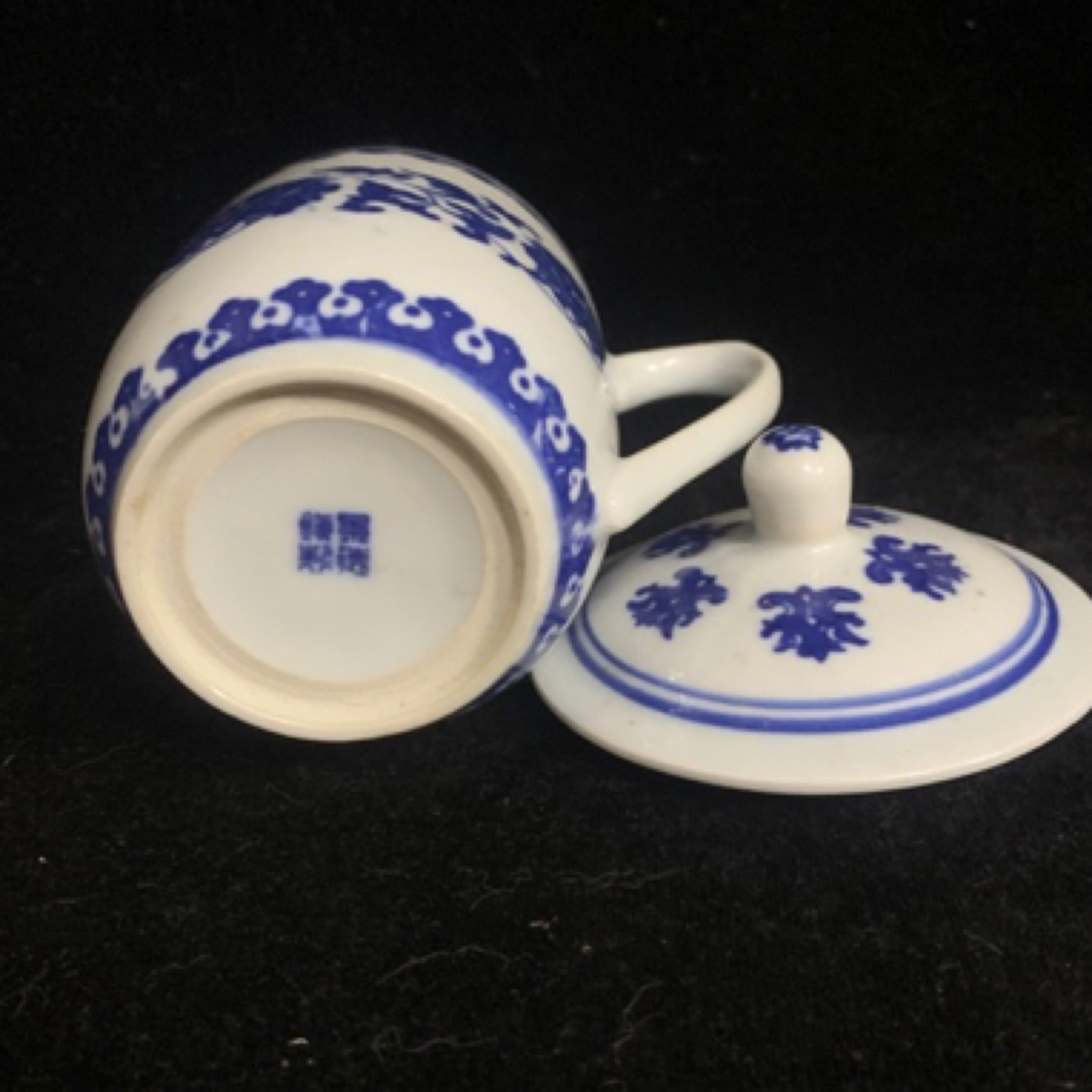 景德镇市东风瓷厂生产的茶杯