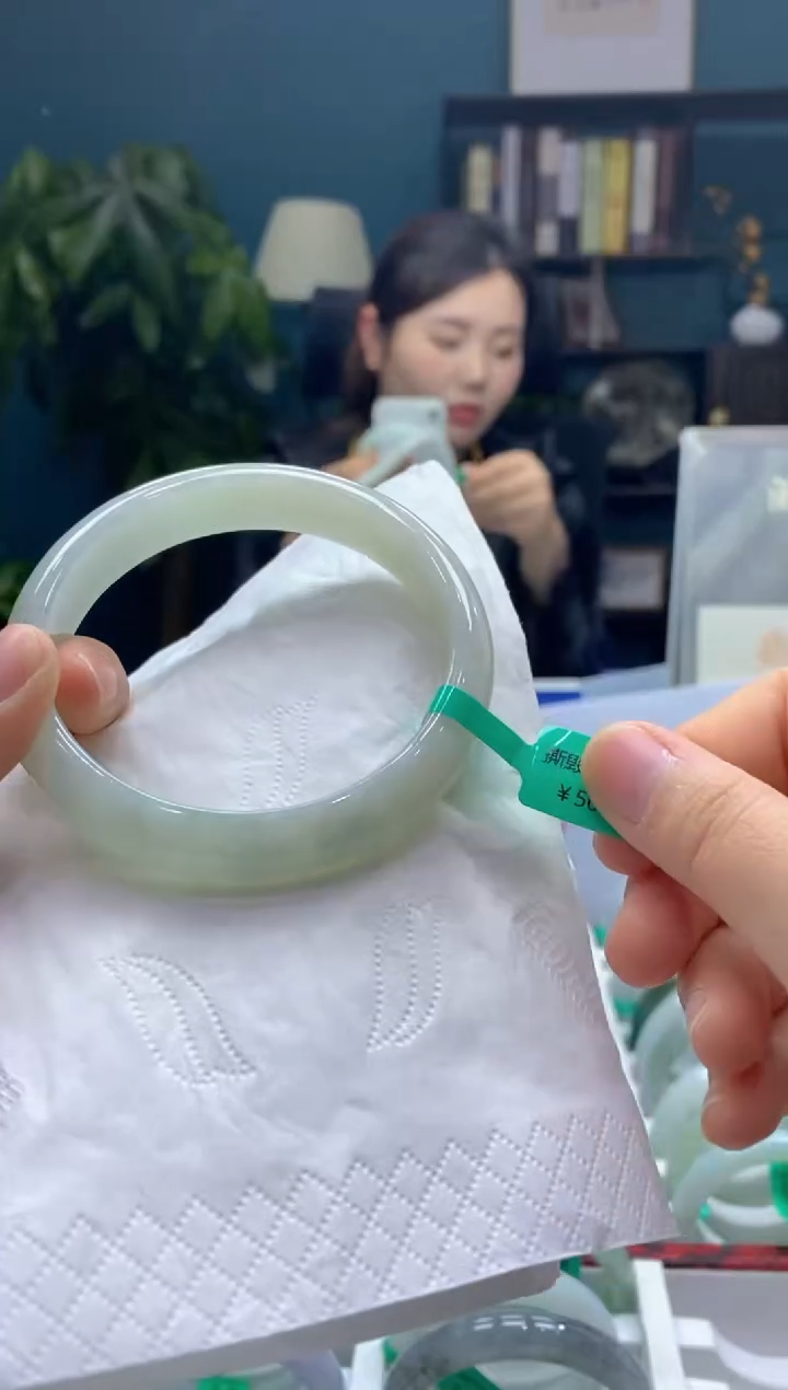 【闪购商品】翡翠手镯未镶嵌17778