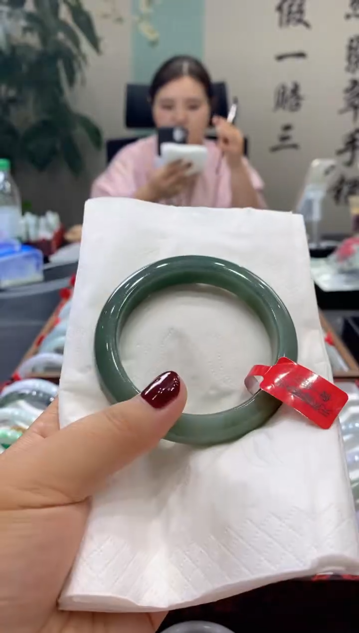 【闪购商品】翡翠手镯未镶嵌多人11257