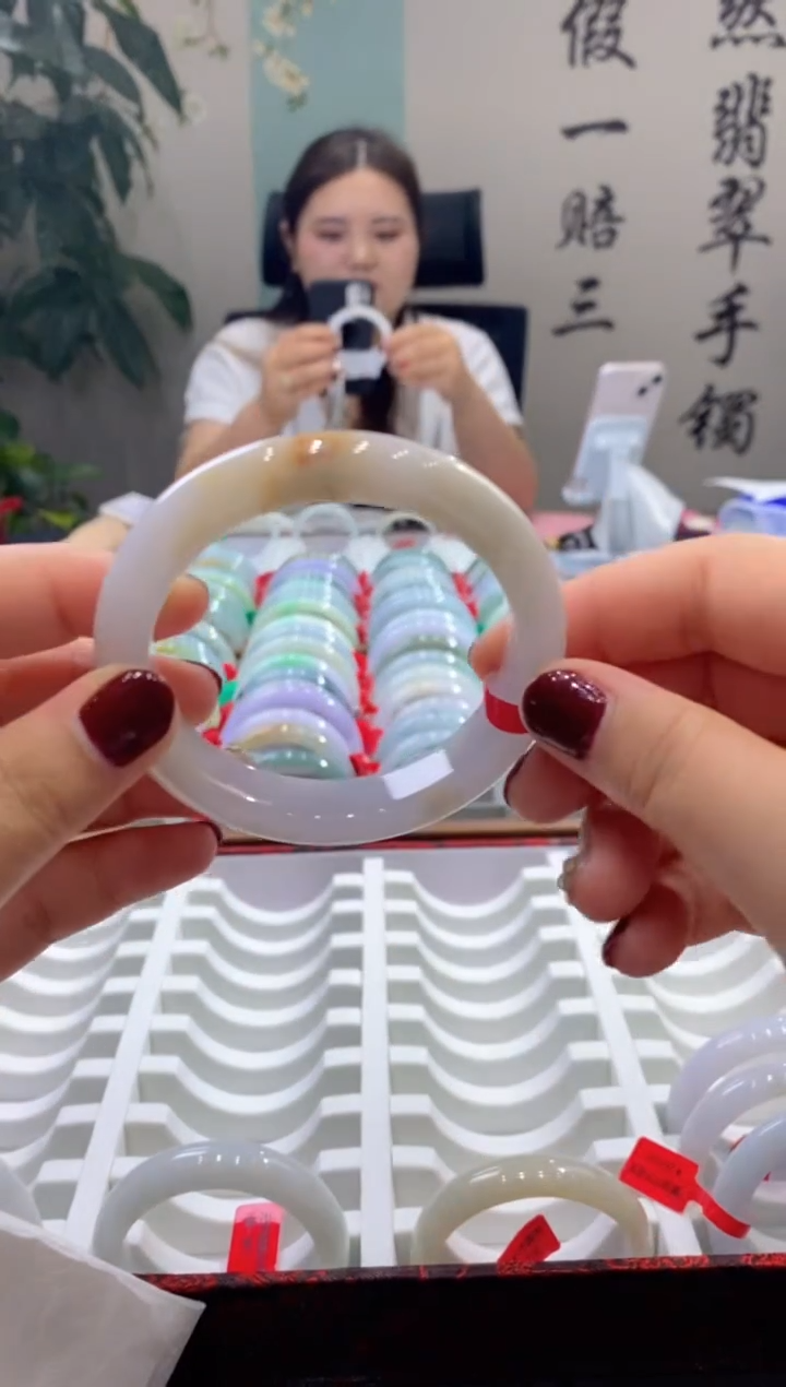 【闪购商品】翡翠手镯未镶嵌多人10466