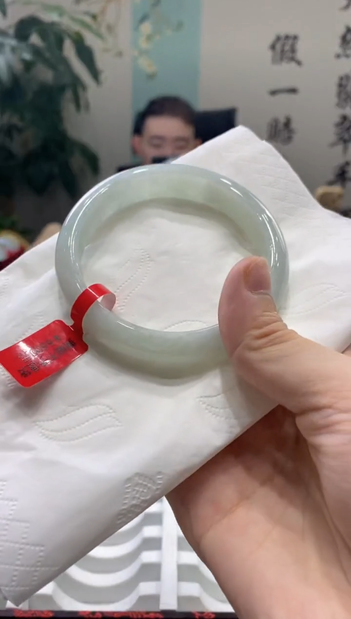 【闪购商品】翡翠手镯未镶嵌多人13262