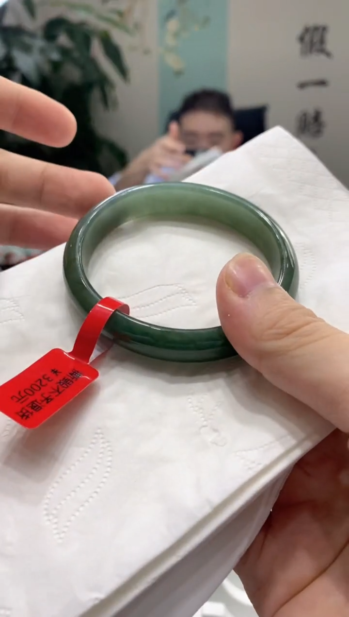 【闪购商品】翡翠手镯未镶嵌多人00014361