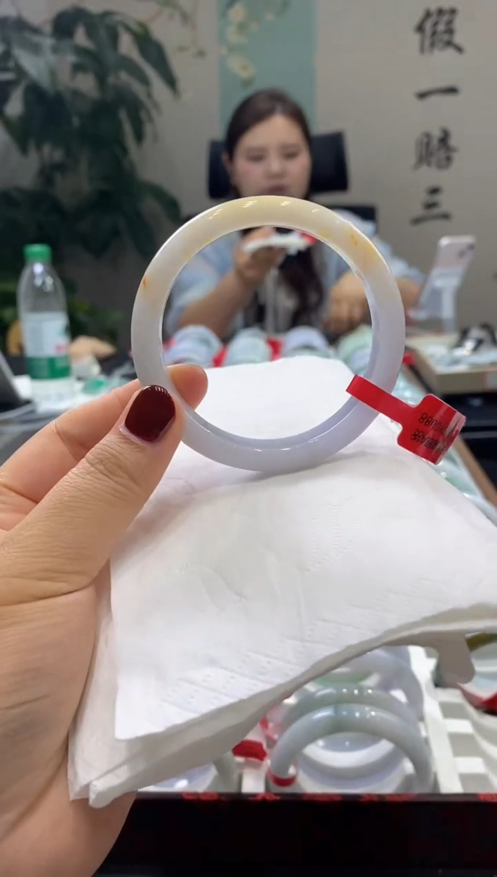 【闪购商品】翡翠手镯未镶嵌多人10846