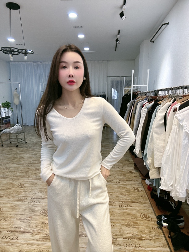 糯糯的奶油色打底衫奶色