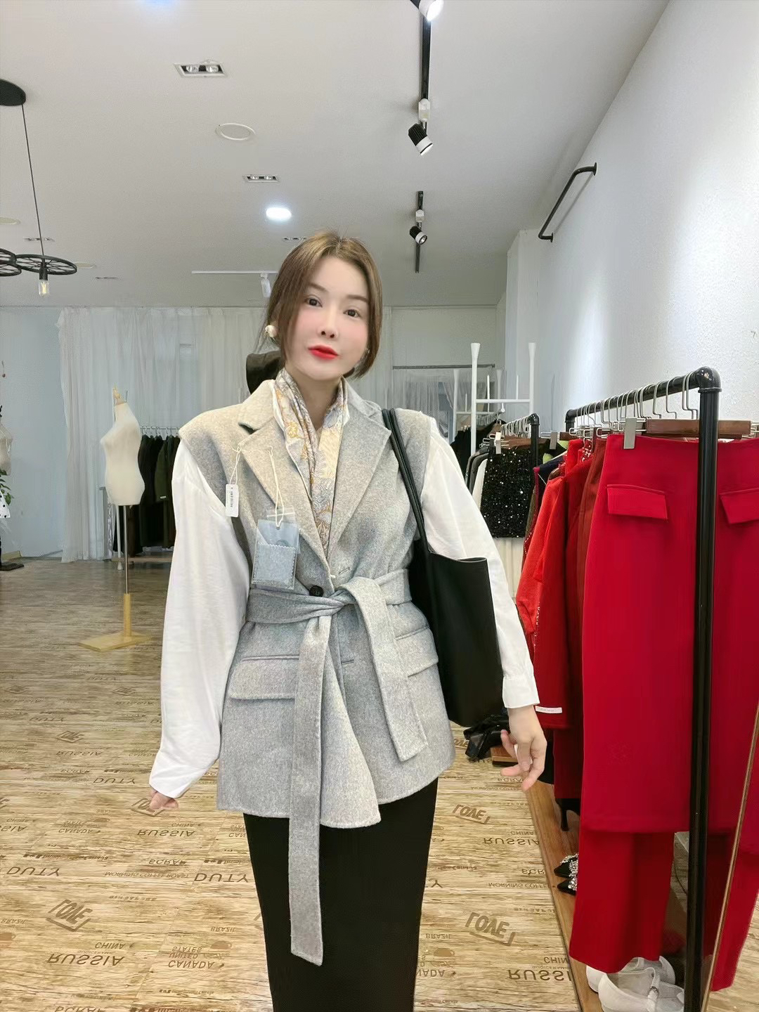 马甲带腰带马甲浅灰色