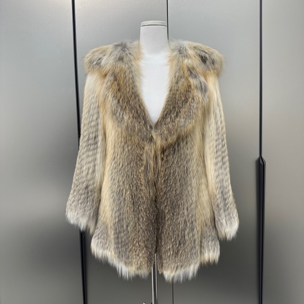 金岛狐西服领编织服装女款