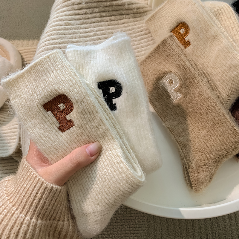 羊毛袜子女堆堆袜秋冬加绒加厚保暖羊绒中筒袜网红外穿字母P长袜