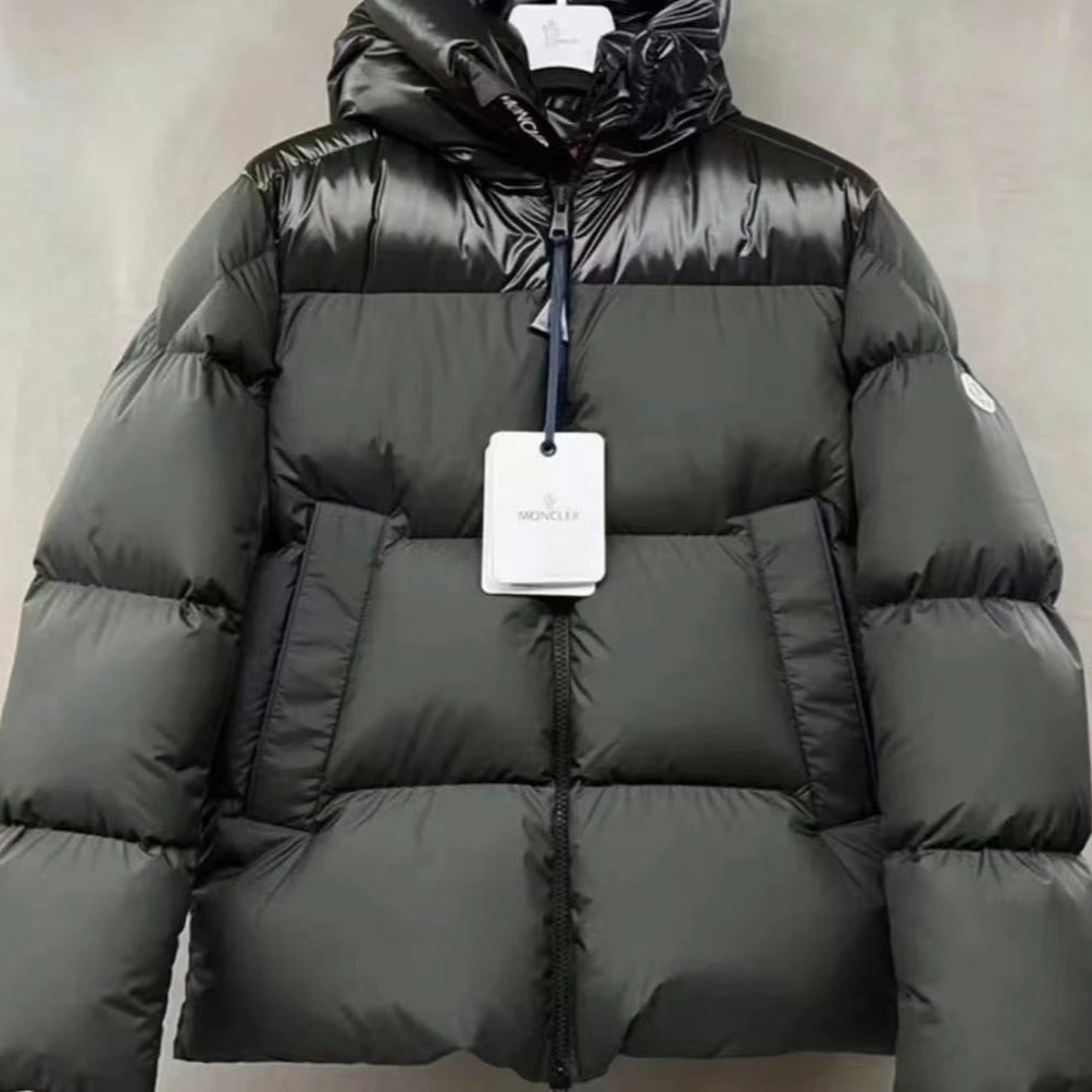 全新未使用 MONCLER 蒙口Damavand系列男款连帽羽绒服