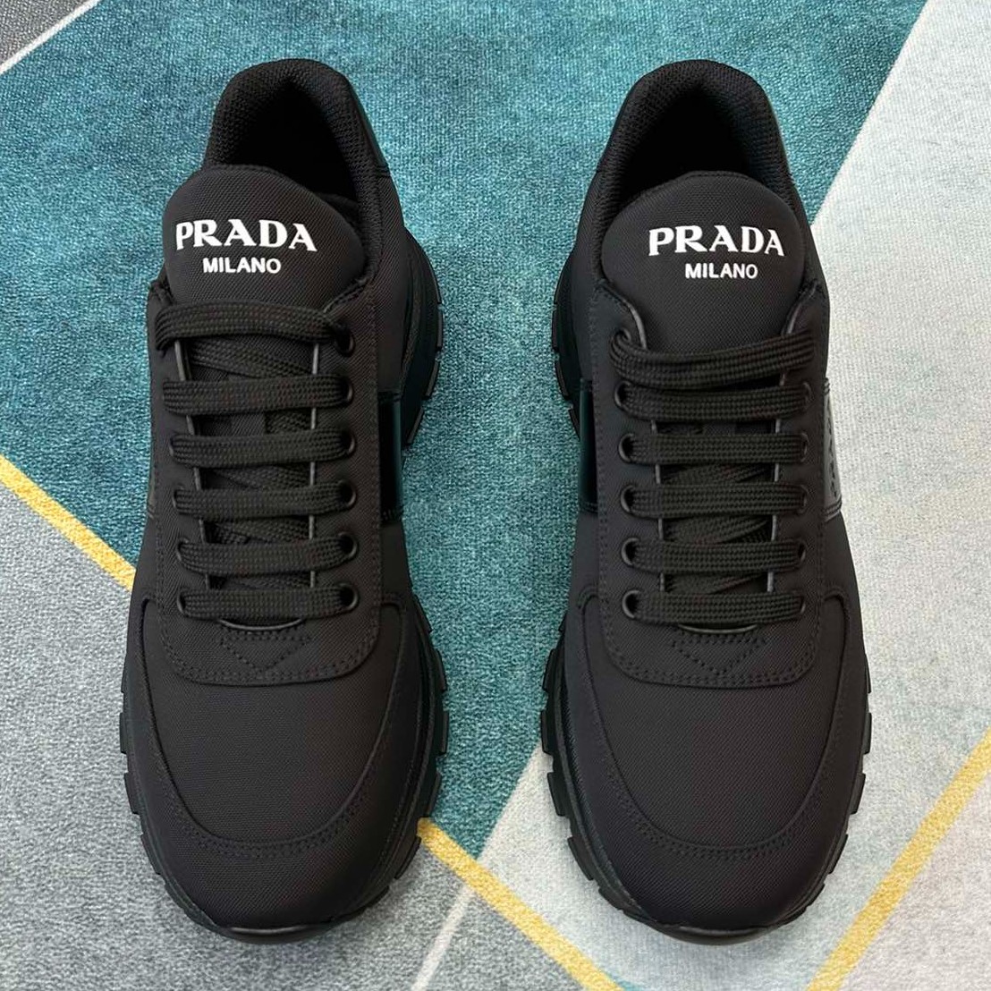 Prada普拉达黑色男士休闲鞋舒适时尚百搭运动鞋男