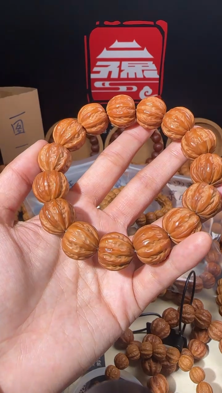 【闪购商品】桃核吊坠18八棱