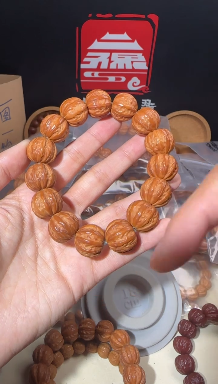 【闪购商品】桃核吊坠18八棱