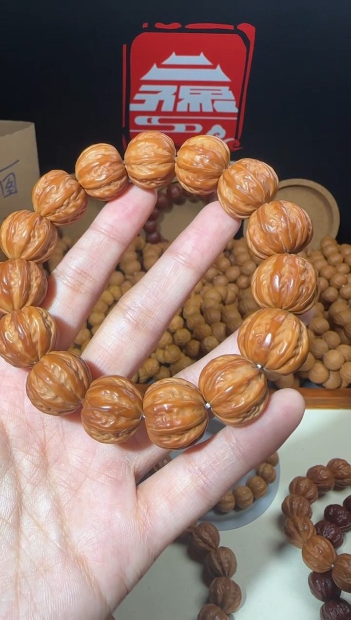 【闪购商品】桃核吊坠18八棱