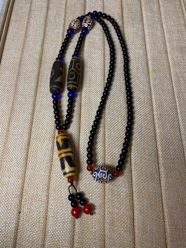 天然玛瑙虎牙项链