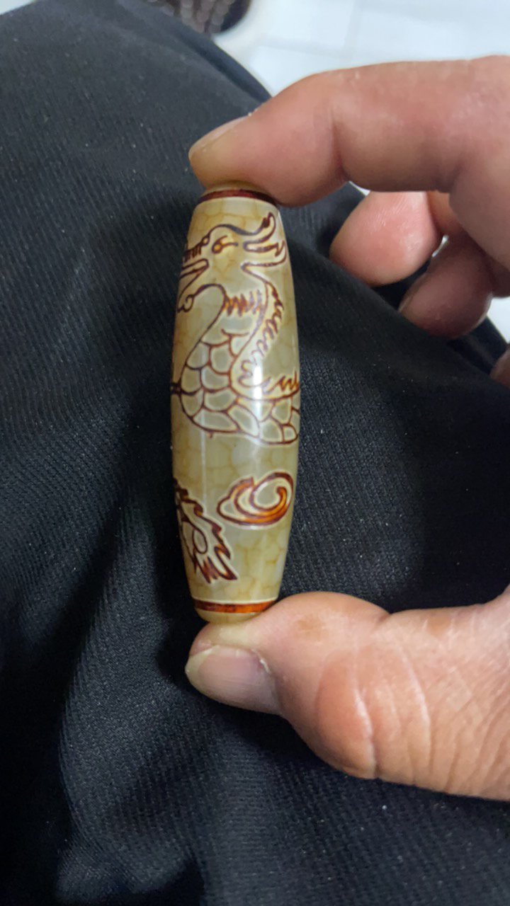 天然龙珠项链。  