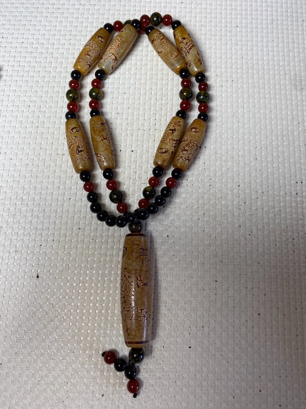 天然玛瑙九龙珠项链