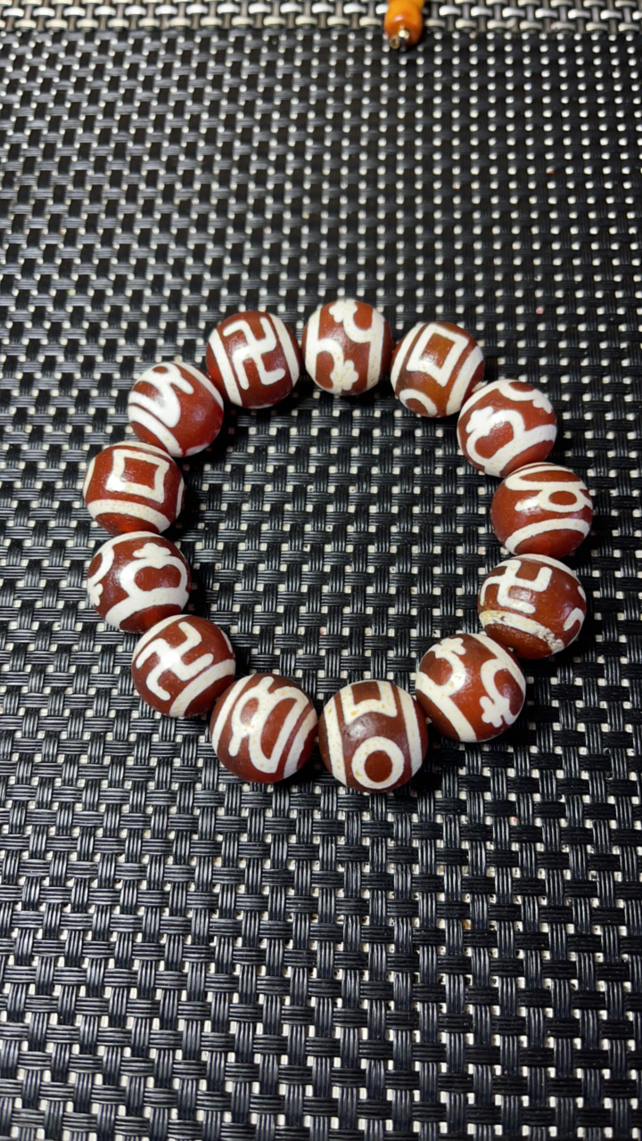 多宝达洛手链。      