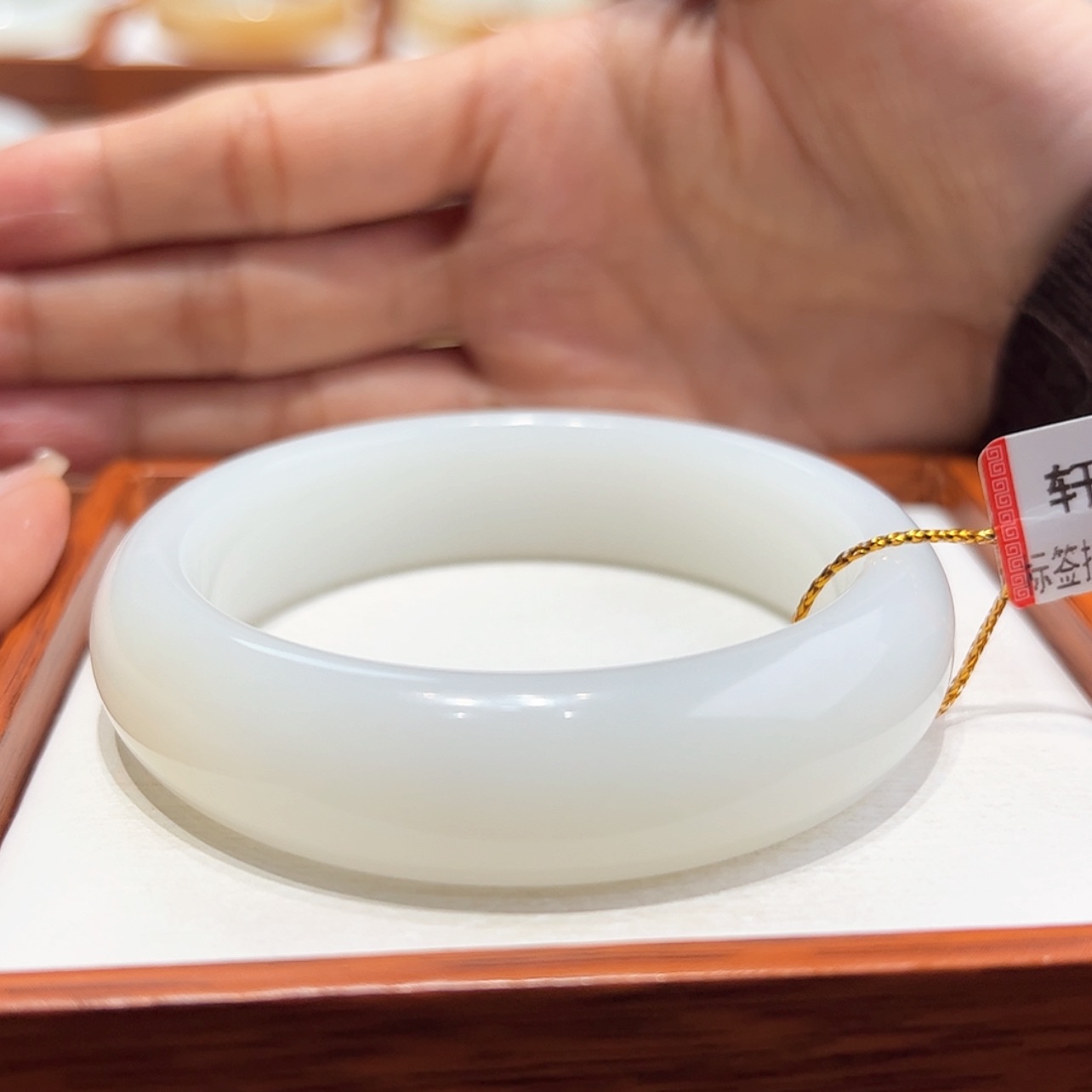 【闪购商品】和田玉手镯55/56定金未镶嵌晏****花