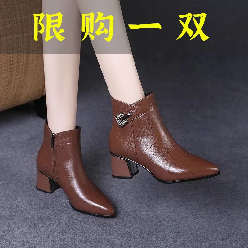 红蜻蜓牌公主2023新款真皮软皮小短靴女中跟秋冬女靴尖头中跟马