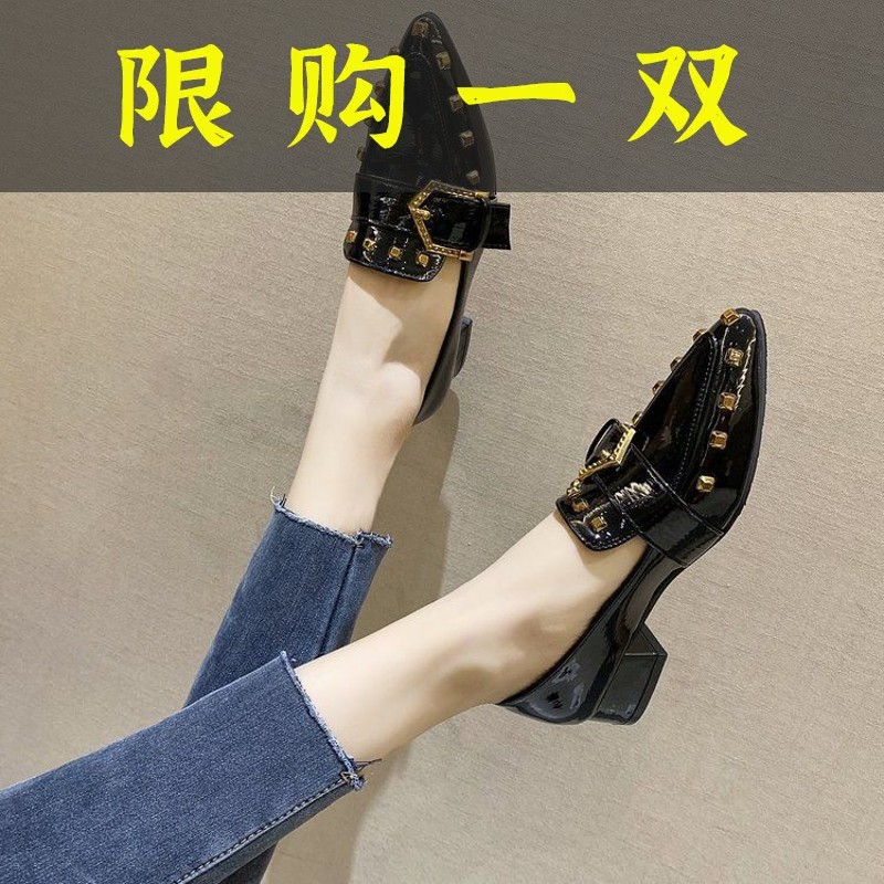 红蜻蜓牌粗跟尖头单鞋女2023春夏新款韩版百搭平底铆钉乐福鞋女