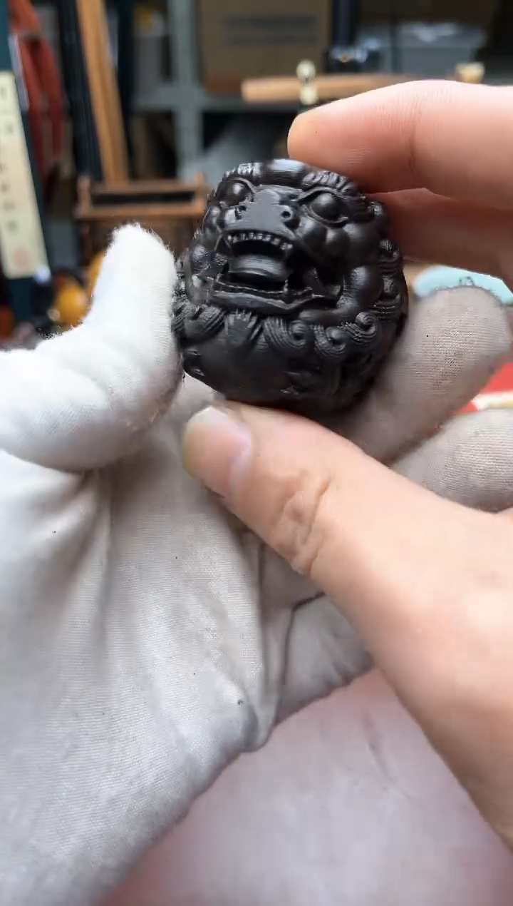 【闪购商品】风车木（黑檀木）把件狮子球