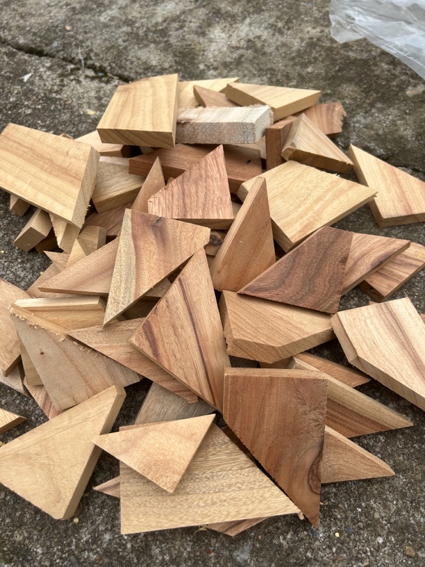 香樟木樟木块 ，拍一发二，老料纯天然樟木条 防虫防蛀清香味十足